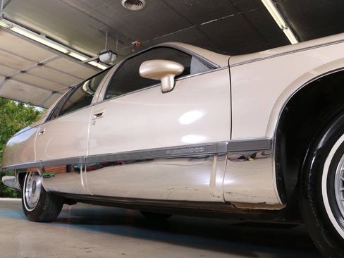 Used 1994 Cadillac Fleetwood Brougham RWD image 29