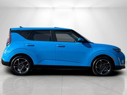 Used 2023 Kia Soul EX FWD image 2