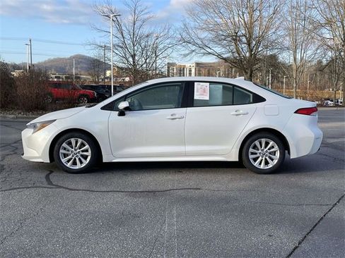 Used 2023 Toyota Corolla LE w/ LE Convenience Package image 2