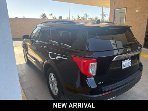 Used 2024 Ford Explorer XLT w/ Equipment Group 202A RWD image 4