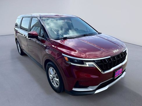 Used 2023 Kia Carnival LX FWD image 4