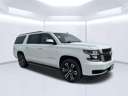 Used 2018 Chevrolet Suburban LT AWD/4WD image 3