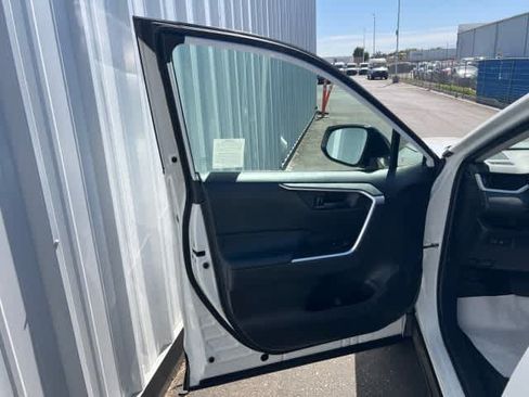 Used 2022 Toyota RAV4 LE FWD image 13