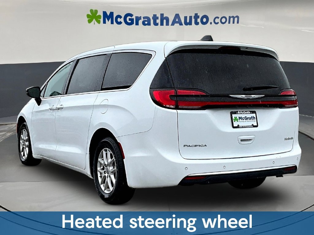 Used 2024 Chrysler Pacifica Touring-L FWD image 5
