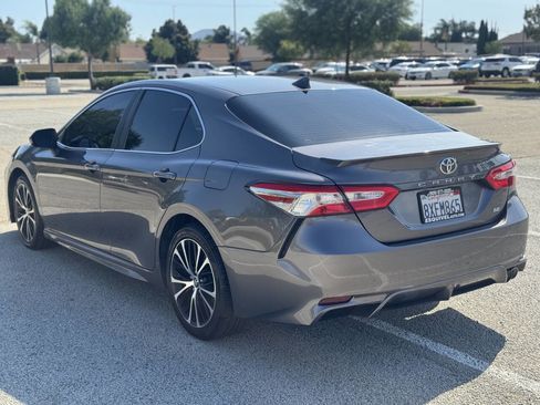 Used 2020 Toyota Camry SE image 5