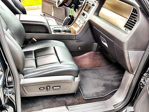 Used 2014 Lincoln Navigator 4WD image 15