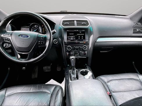 Used 2016 Ford Explorer XLT w/ Equipment Group 202A FWD image 14