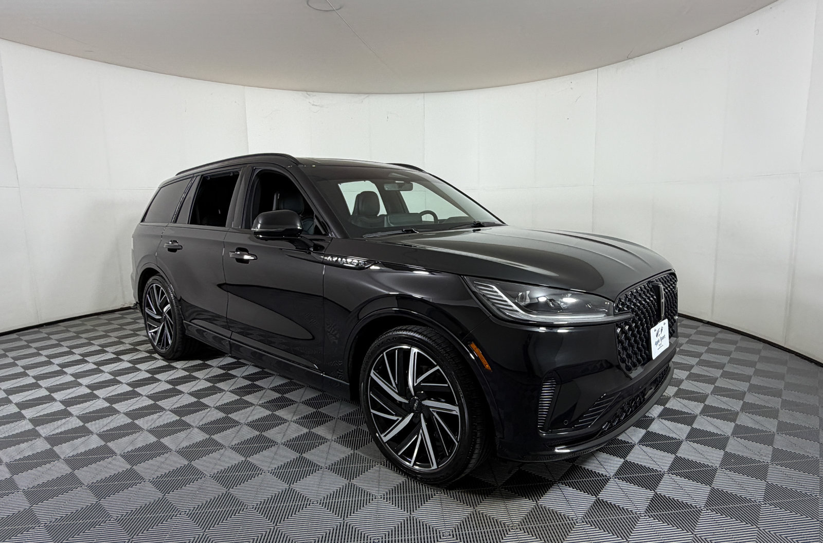 Used 2025 Lincoln Aviator Black Label w/ Jet Appearance Package AWD/4WD image 1