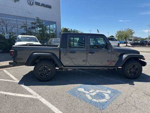 New 2025 Jeep Gladiator Sport image 36