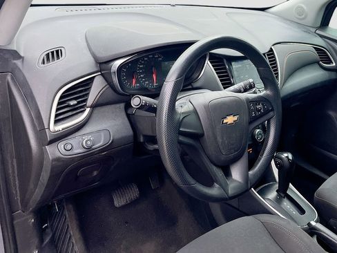 Used 2020 Chevrolet Trax LS image 9