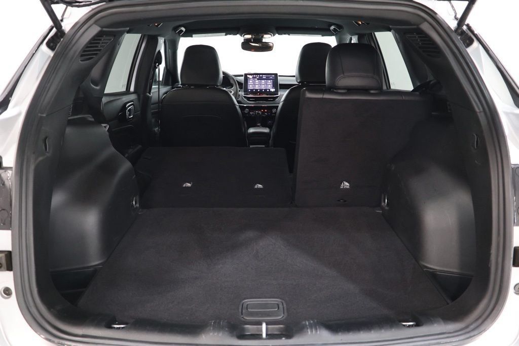 Used 2025 Jeep Compass Trailhawk AWD/4WD image 37