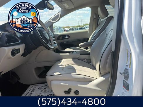 Used 2021 Chrysler Pacifica Limited w/ Premium & Safety Sphere Group AWD/4WD image 9