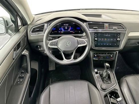 Used 2022 Volkswagen Tiguan SE image 11