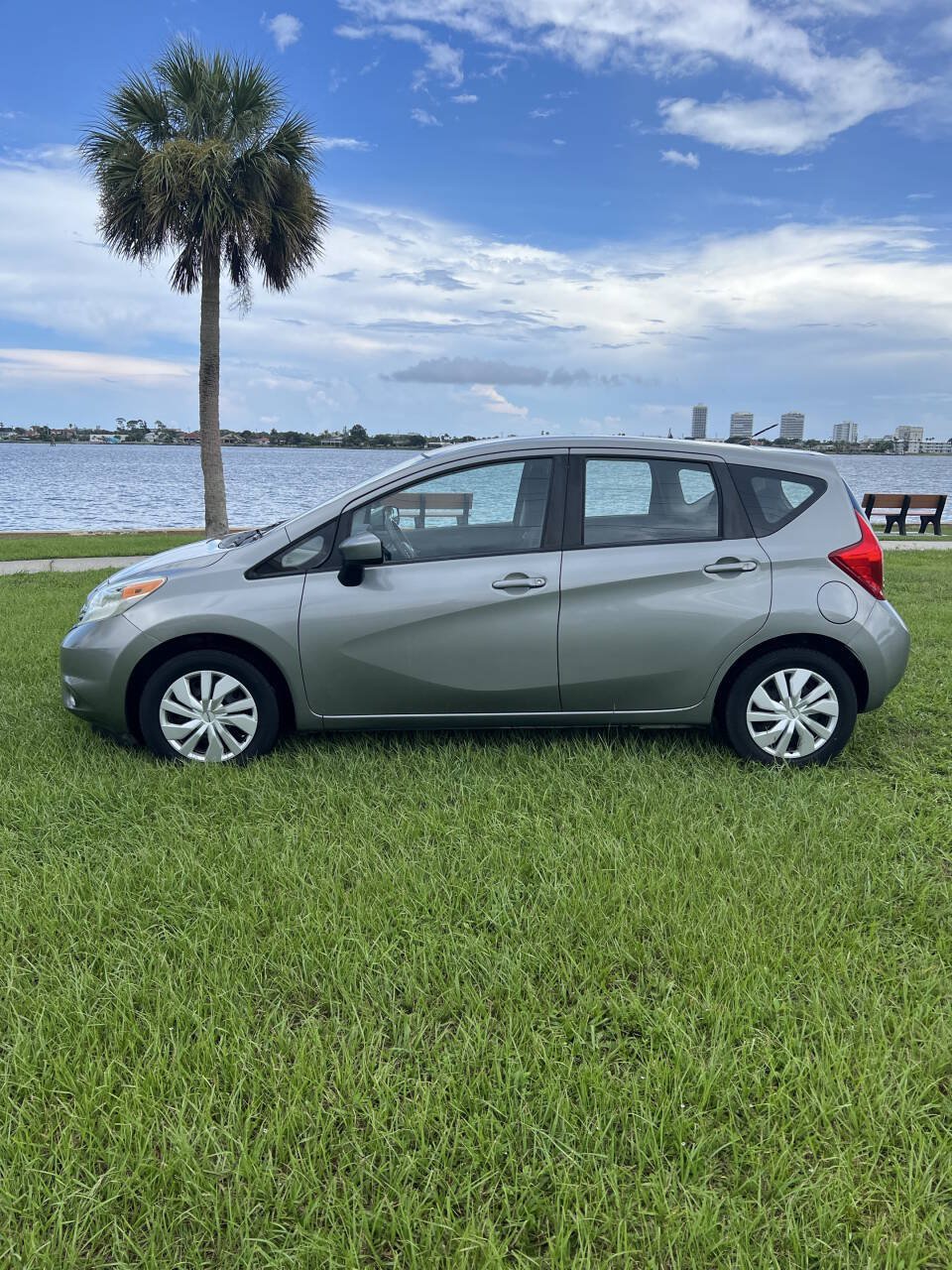 Used 2015 Nissan Versa Note SV FWD image 2