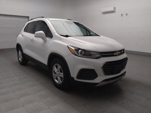 Used 2019 Chevrolet Trax LT w/ LT Convenience Package image 13
