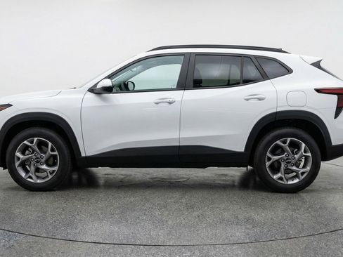 Used 2025 Chevrolet Trax LT w/ LT Convenience Package FWD image 5