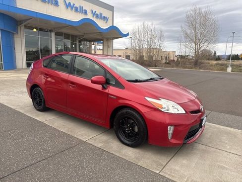 Used 2014 Toyota Prius Two image 2