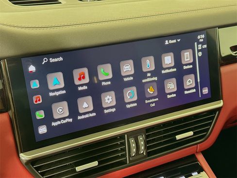 Used 2023 Porsche Cayenne S image 18