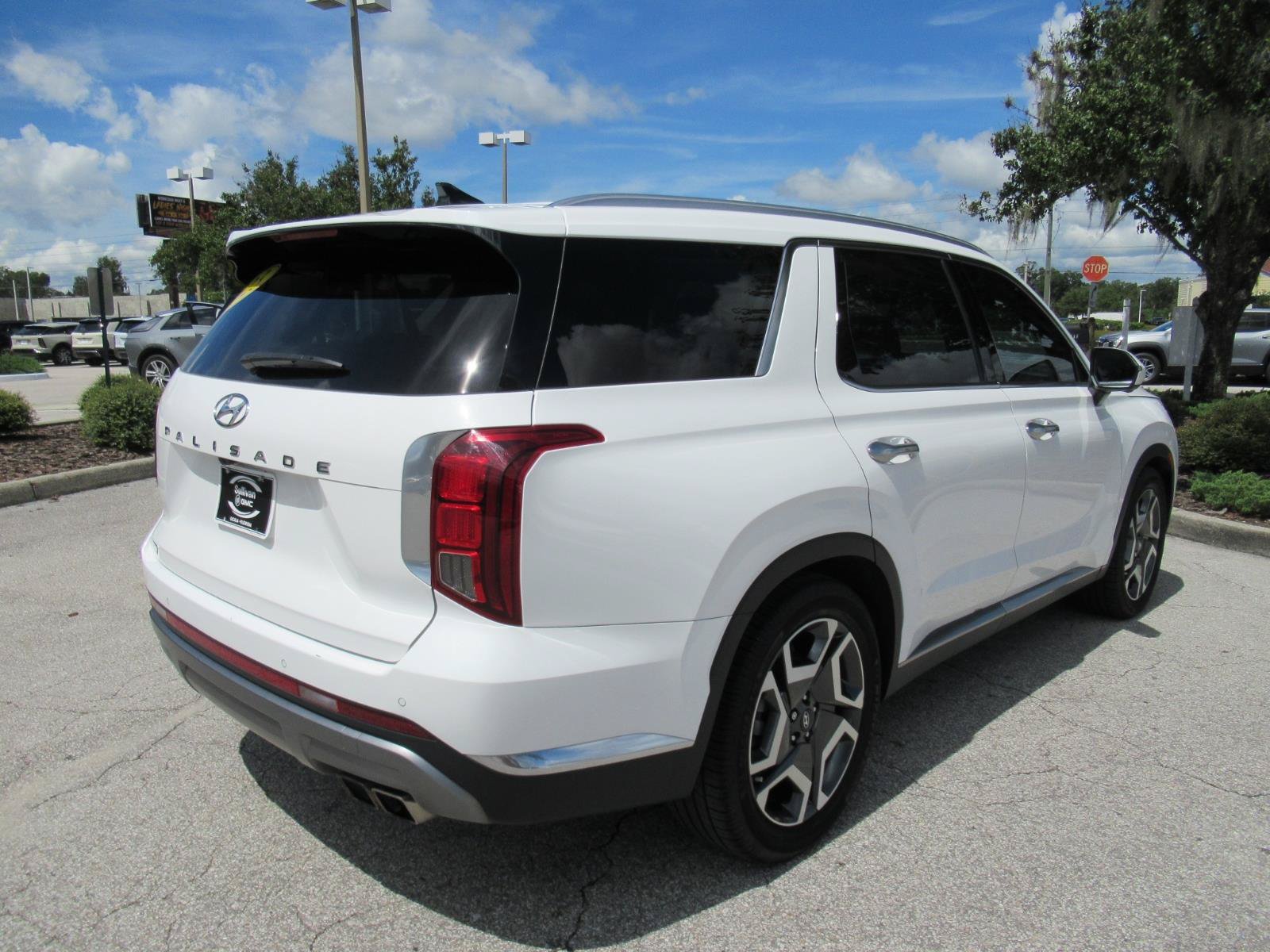 Used 2023 Hyundai Palisade Limited FWD image 7