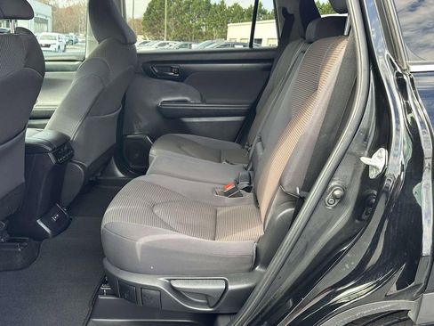Used 2023 Toyota Highlander LE image 10
