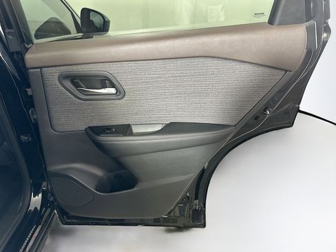 Used 2023 Nissan Rogue SV image 29