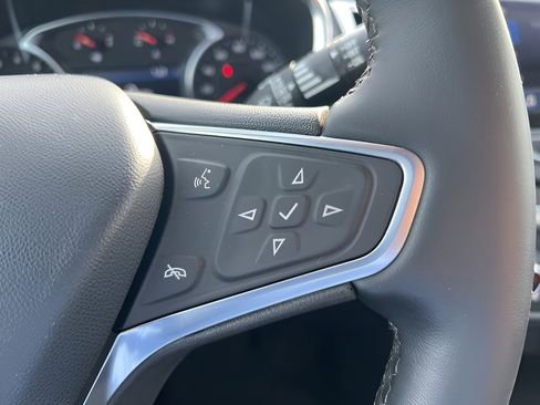 Used 2024 Chevrolet Equinox LT image 18