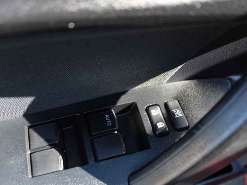 Used 2019 Toyota Corolla LE FWD image 12