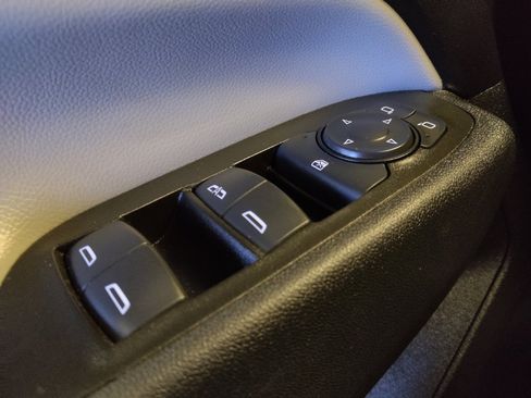 Used 2021 Chevrolet Equinox LT w/ Driver Convenience Package image 27