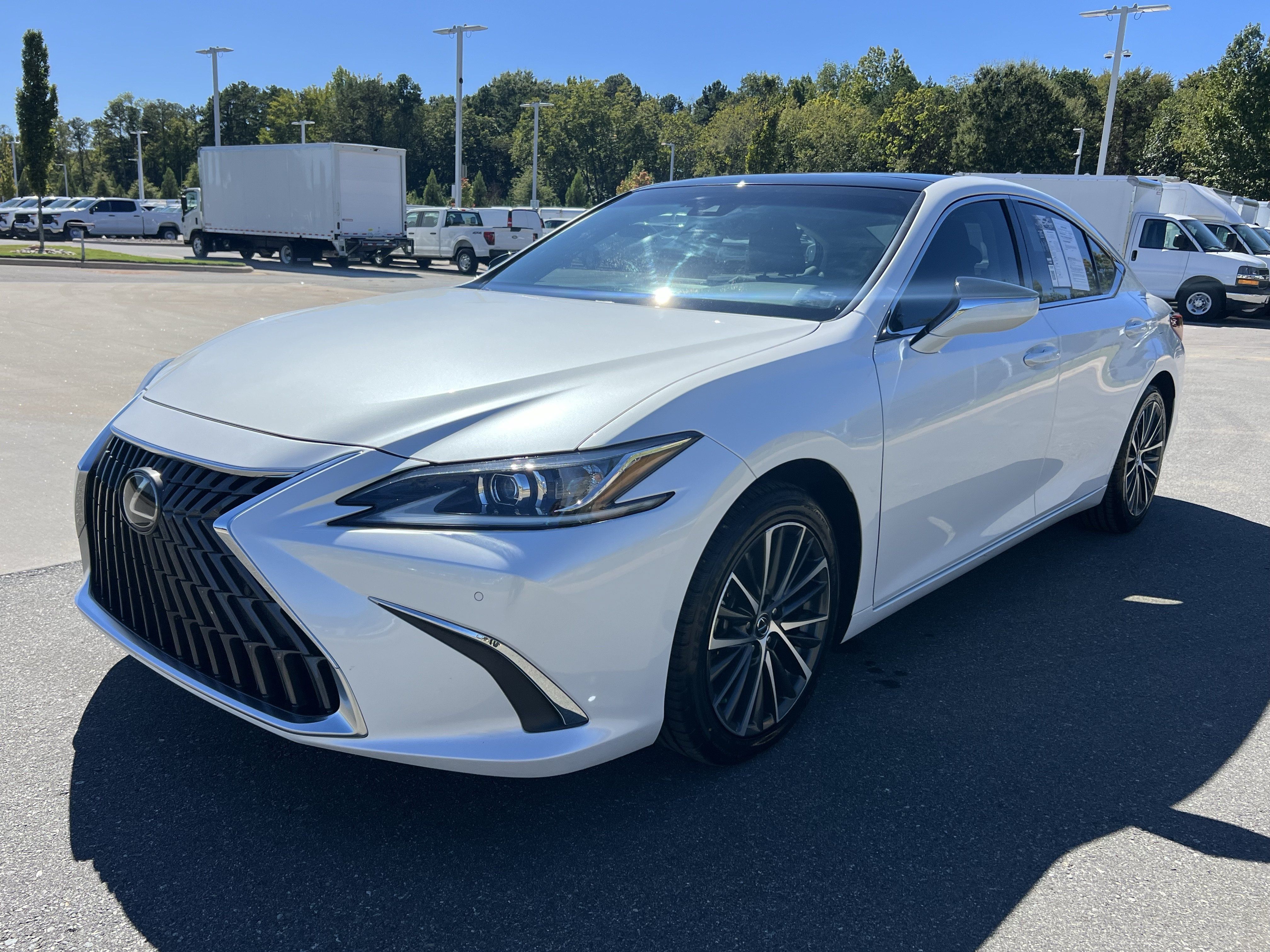 Used 2024 Lexus ES 350 w/ Premium Package FWD image 5