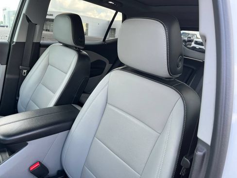 Used 2023 GMC Terrain SLT w/ Infotainment Package II AWD/4WD image 12