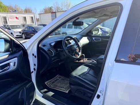 Used 2017 Nissan Pathfinder Platinum w/ Family Entertainment Package image 22