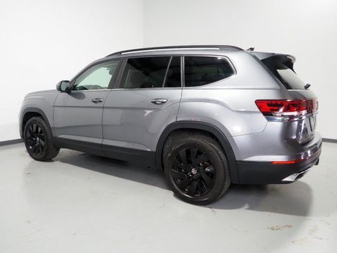 Used 2025 Volkswagen Atlas SE w/ Panoramic Sunroof Package FWD image 8