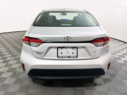Used 2025 Toyota Corolla LE FWD image 4