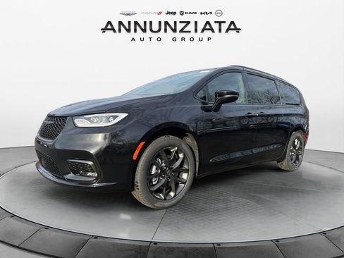 New 2026 Chrysler Pacifica Limited w/ S Appearance Package image 1