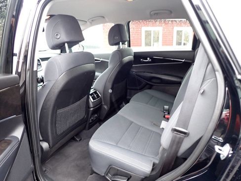 Used 2017 Kia Sorento LX w/ LX Convenience Package AWD/4WD image 9