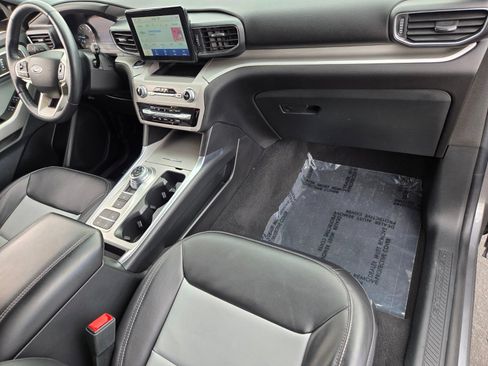 Certified 2023 Ford Explorer XLT w/ Equipment Group 202A RWD image 17