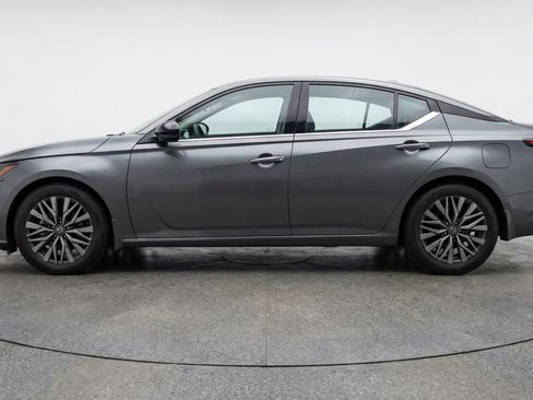 Used 2025 Nissan Altima 2.5 SV FWD image 5