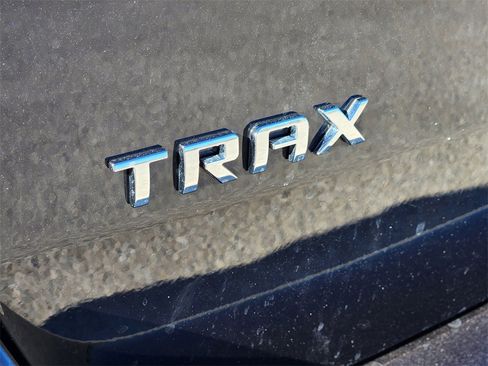 Used 2022 Chevrolet Trax LT w/ LT Convenience Package image 12