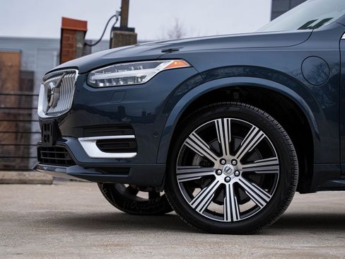Certified 2025 Volvo XC90 T8 Plus w/ Protection Package Premier image 2