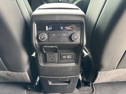 Used 2023 GMC Acadia SLT FWD image 45