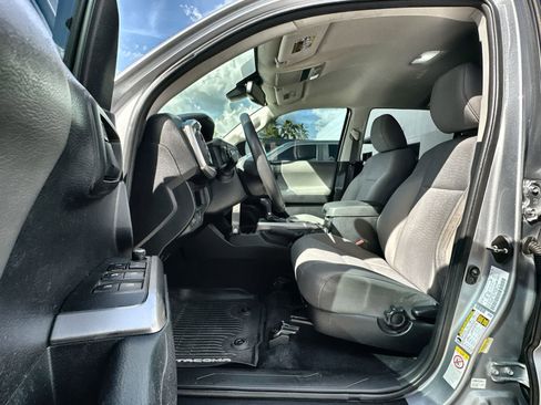 Used 2018 Toyota Tacoma SR5 image 2