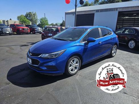 Used 2017 Chevrolet Cruze LT w/ Convenience Package FWD image 1