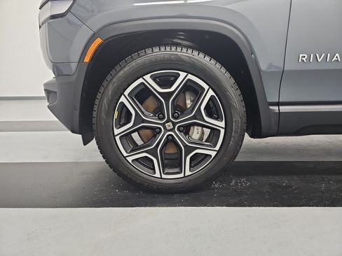 Used 2024 Rivian R1S Adventure AWD/4WD image 9