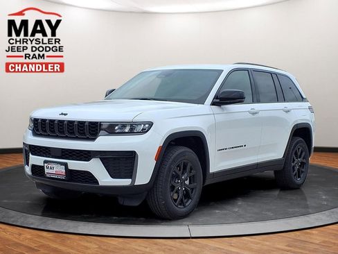 New 2026 Jeep Grand Cherokee Altitude AWD/4WD image 1