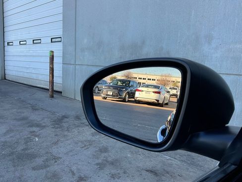 Used 2025 Nissan Altima 2.5 SV image 19