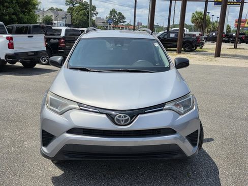 Used 2017 Toyota RAV4 LE AWD/4WD image 3
