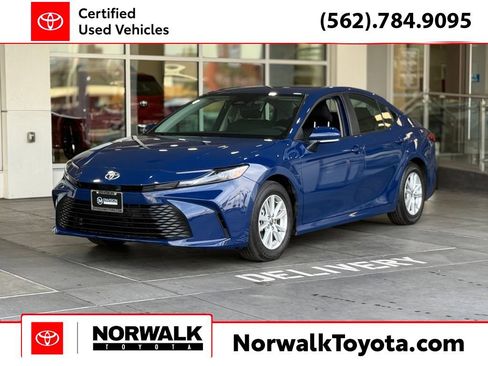 Certified 2025 Toyota Camry LE image 1