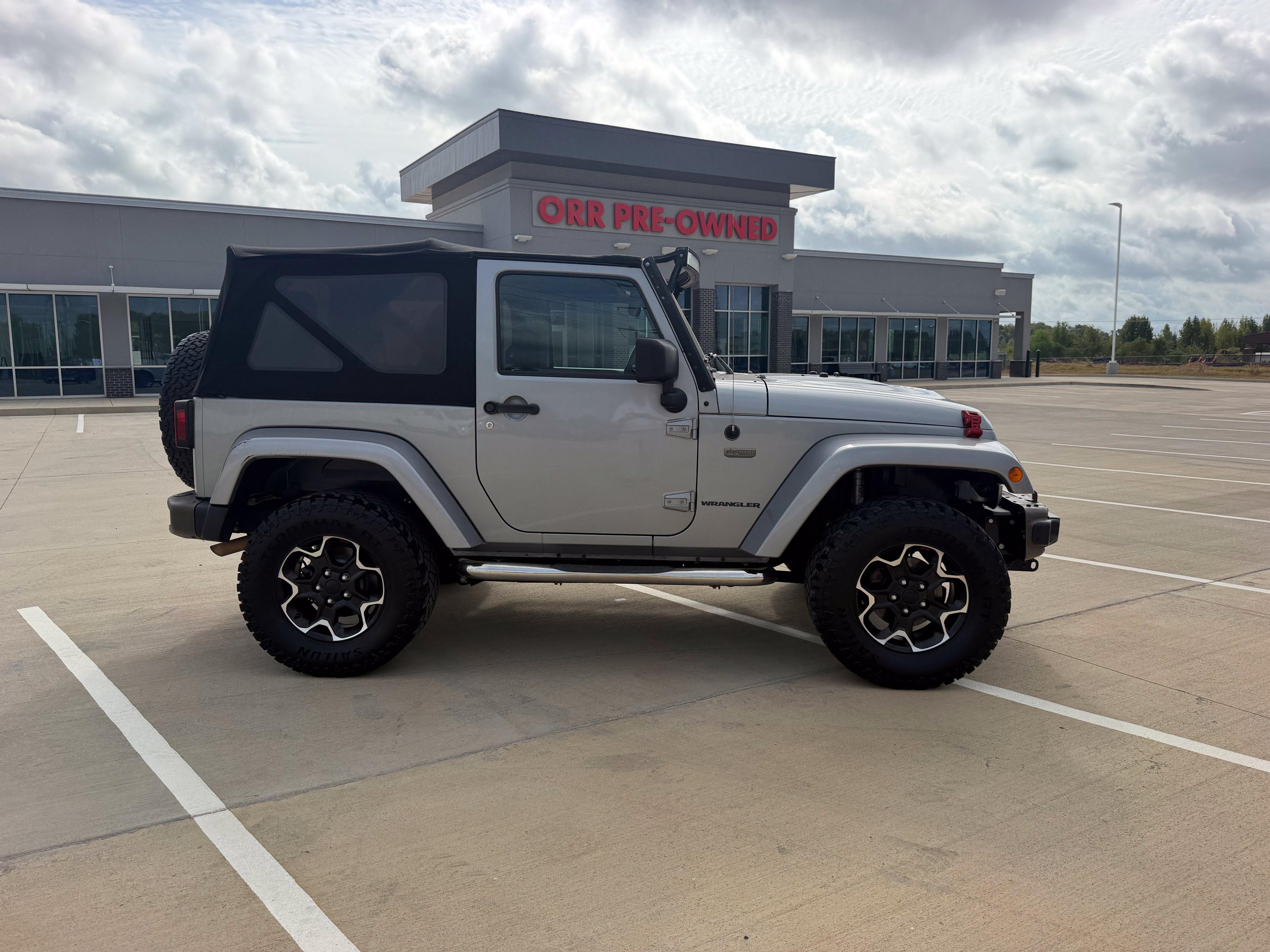 Used 2016 Jeep Wrangler Sahara AWD/4WD image 5