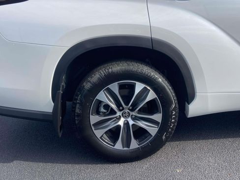 Used 2026 Toyota Highlander XLE AWD/4WD image 7