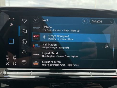 Used 2025 Volkswagen Atlas SE image 16